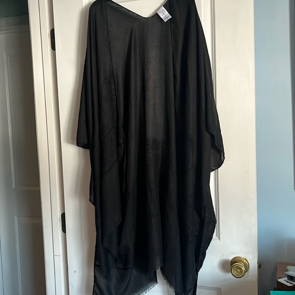 Black Shaw with sleeves and lace details